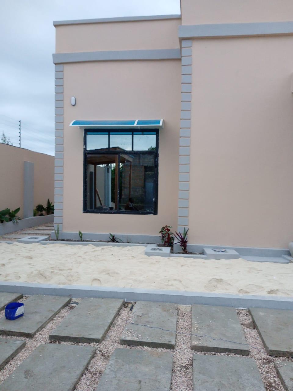 Private yard with beach-sand sandbox