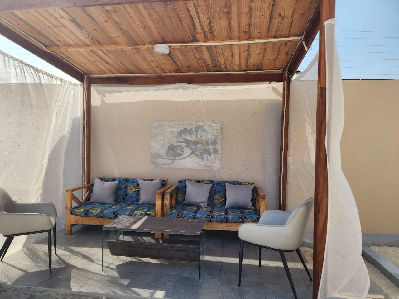 Daybeds and armchairs under the pergola